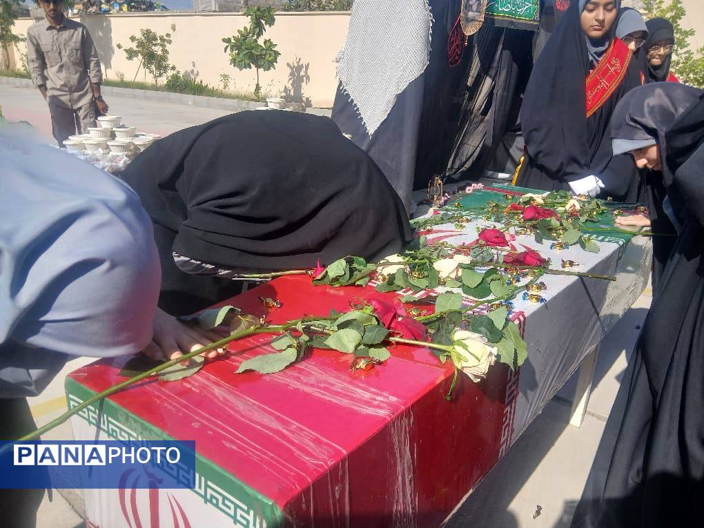 مراسم تشییع شهید گمنام در دبیرستان فرزانگان میناب