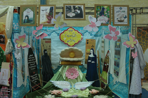 برپایی نمایشگاه عفاف و حجاب در هنرستان ایمان قم