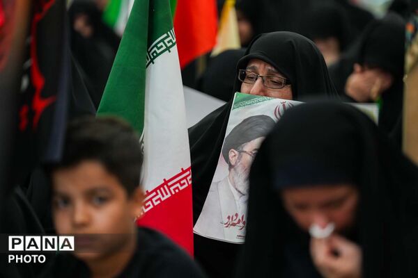 اجتماع بانوان انقلابی به مناسبت چهلم قائد امت و شهدای میناب در مسجد جمکران 