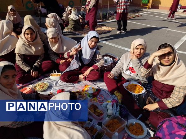 برگزاری جشنواره غذا در مدرسه طهوریان ۲ ناحیه پنج