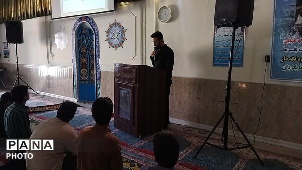 تصاویری از قرائت های قرآن بعد از نماز ظهر و عصر در دبیرستان شاهد ابوذر غفاری نیشابور 