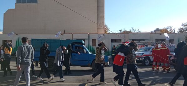 نواخته شدن بیست و ششمین زنگ نمادین استانی مانور زلزله در مدرسه شاهد ظهور آموزش و پرورش ناحیه یک