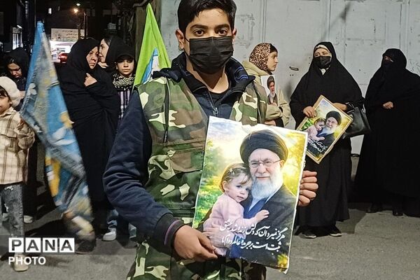 حضور دانش‌آموزان و فرهنگیان فشافویه در آیین‌های شبانه؛ نمایش بصیرت و تجدید میثاق با آرمان‌های شهدا