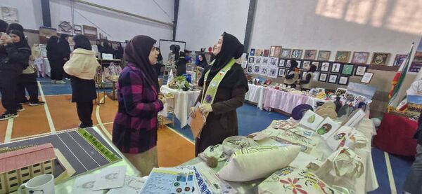 افتتاح نمایشگاه دست‌سازه‌های هنرجویان هنرستان‌های محمودآباد 