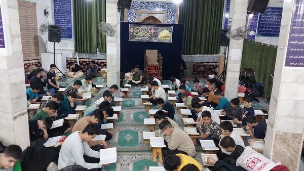 اعتکاف دانش‌آموزان دبیرستان شهید بابایی منطقه ۱۵ 