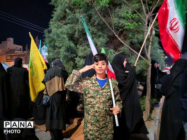 تجمع شبانهٔ شهروندان در پنجاه‌ونهمین شب یادبود در بلوار فضل