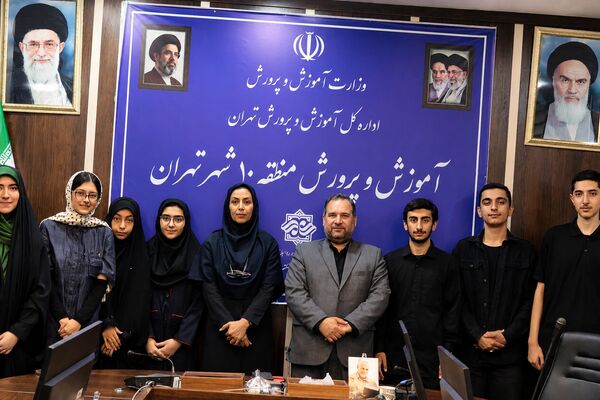 آمادگی خبرنگاران نوجوان منطقه ۱۰ تهران برای پوشش رسانه‌ای مراسم تشییع رهبر شهید انقلاب