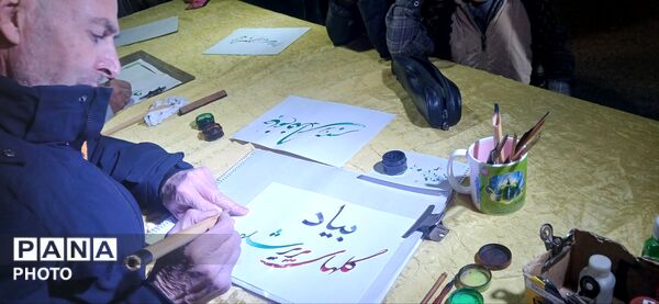 حضور شبانه شهروندان ساوجبلاغ در مسیر راهپیمایی شبانه
