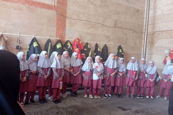 گرامیداشت روز آتش‌نشانی و ایمنی در مدارس شهرستان پیشوا