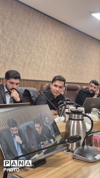 نسل زد پای بازنگری ساختار شورای مشاوران نشست