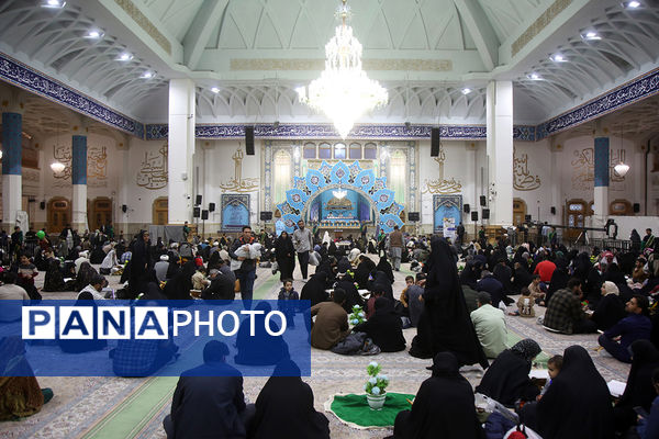 آیین ترتیل‌خوانی خانوادگی با قرائت قاریان نوجوان در حرم حضرت معصومه(س)