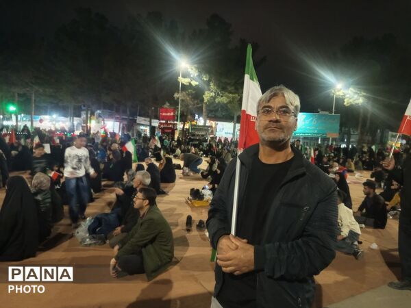  لحظه تحویل سال و تجدید بیعت با رهبر معظم انقلاب اسلامی 