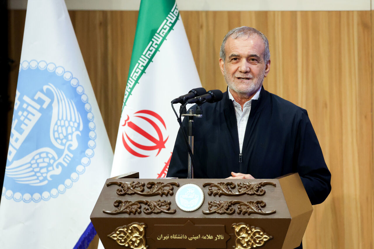 زنده نگه‌داشتن یاد شهدا ارزشمند، اما مهم‌تر آن است که راه آنان را ادامه دهیم