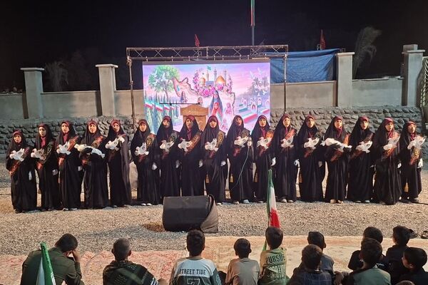 اجتماع حماسی «دختران زینبی» در سندرک به مناسبت سالروز ولادت حضرت معصومه (س)