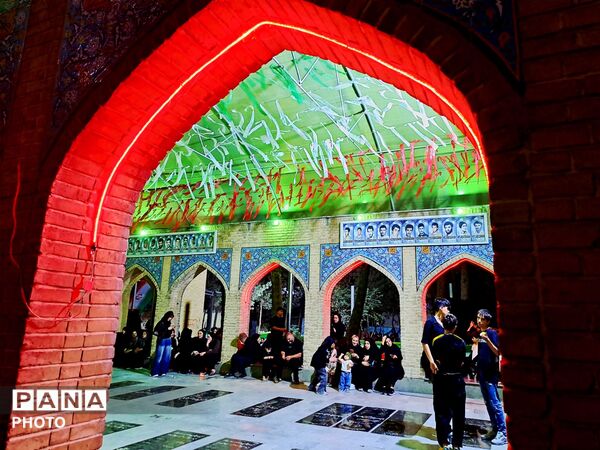شب‌های نورانی سوگ و همدلی مردمان؛ در گلزار شهدای عباس آباد شهریار