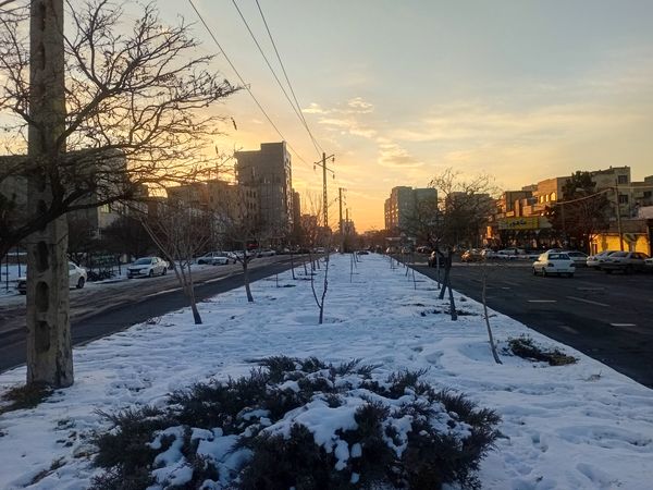 روزهای برفی تبریز از پشت پنجره