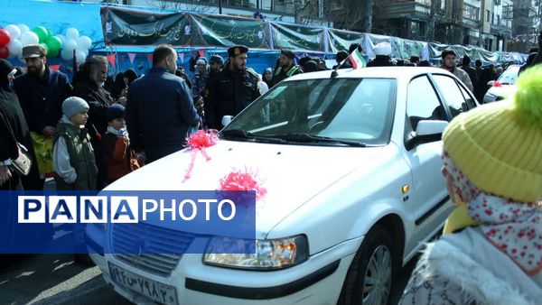 راهپیمایی یوم‌الله ۲۲بهمن با حضور پرشور مردم در استان البرز