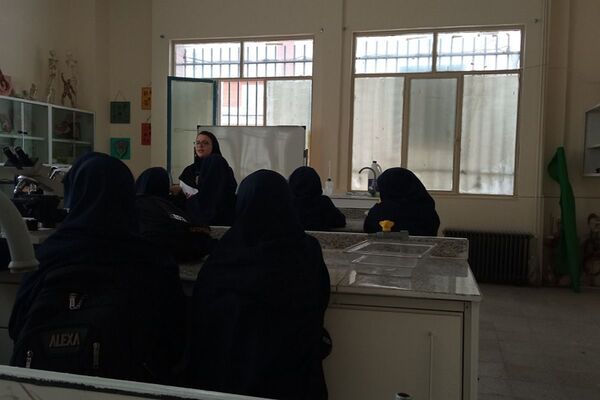 بازدید دانش آموزان دبیرستان حضرت ولیعصر (عج) ناحیه یک ری از پژوهش‌سرای رازی 