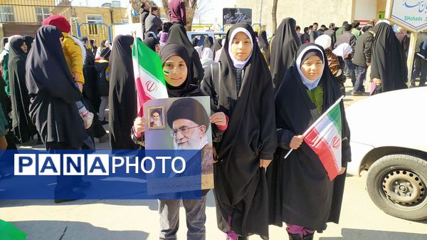 دهه نودی‌ها انقلاب را در دست گرفتند