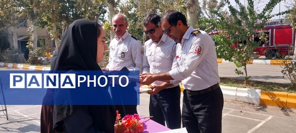  آموزش‌های اطفا حریق و نکات ایمنی در دبیرستان نمونه محبوبه محبی نیشابور  