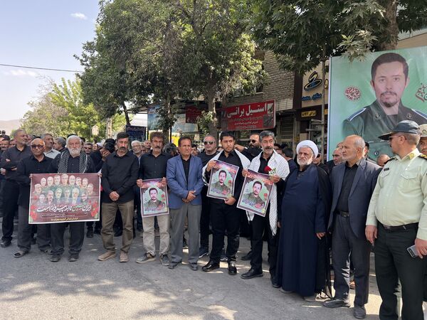 تشییع پیکر شهید ایمان وحیدی در آشخانه