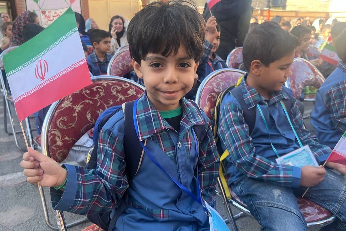 جشن شکوفه‌ها در ملارد؛ آغاز یک مسیر شیرین برای دانش‌آموزان کلاس اولی