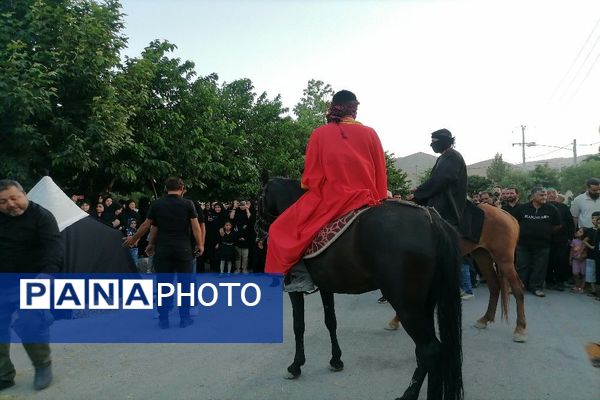 مراسم نمادین آتیش زدن خیمه ها در عصر روز عاشورا در شهر بار