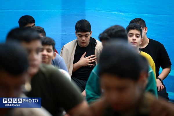 اعتکاف دانش‌آموزی در مسجد امام عصر (عج)