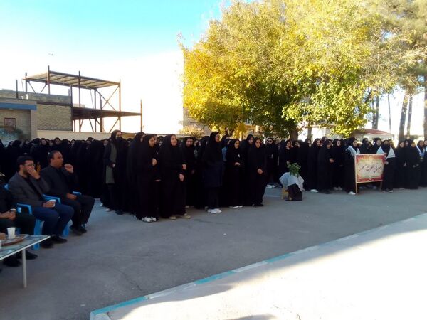 دبیرستان دخترانه حضرت معصومه سلام الله علیها میزبان پیکر شهید گمنام 