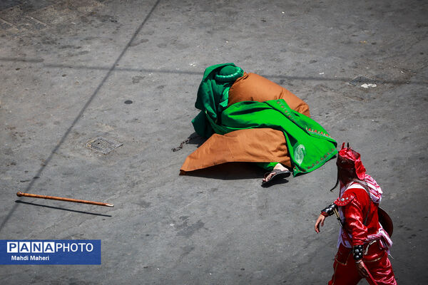 خیمه‌سوزان ظهر عاشورا در چهارراه گلوبندک تهران