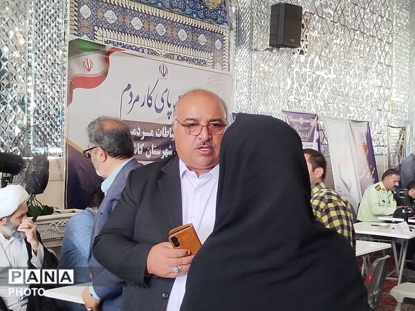 میز ارتباطات مردمی مسئولان شهرستان کاشمر در باغمزار 