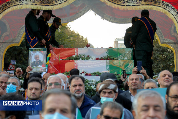 تشییع پیکر مطهر ۱۰۰ شهید گمنام