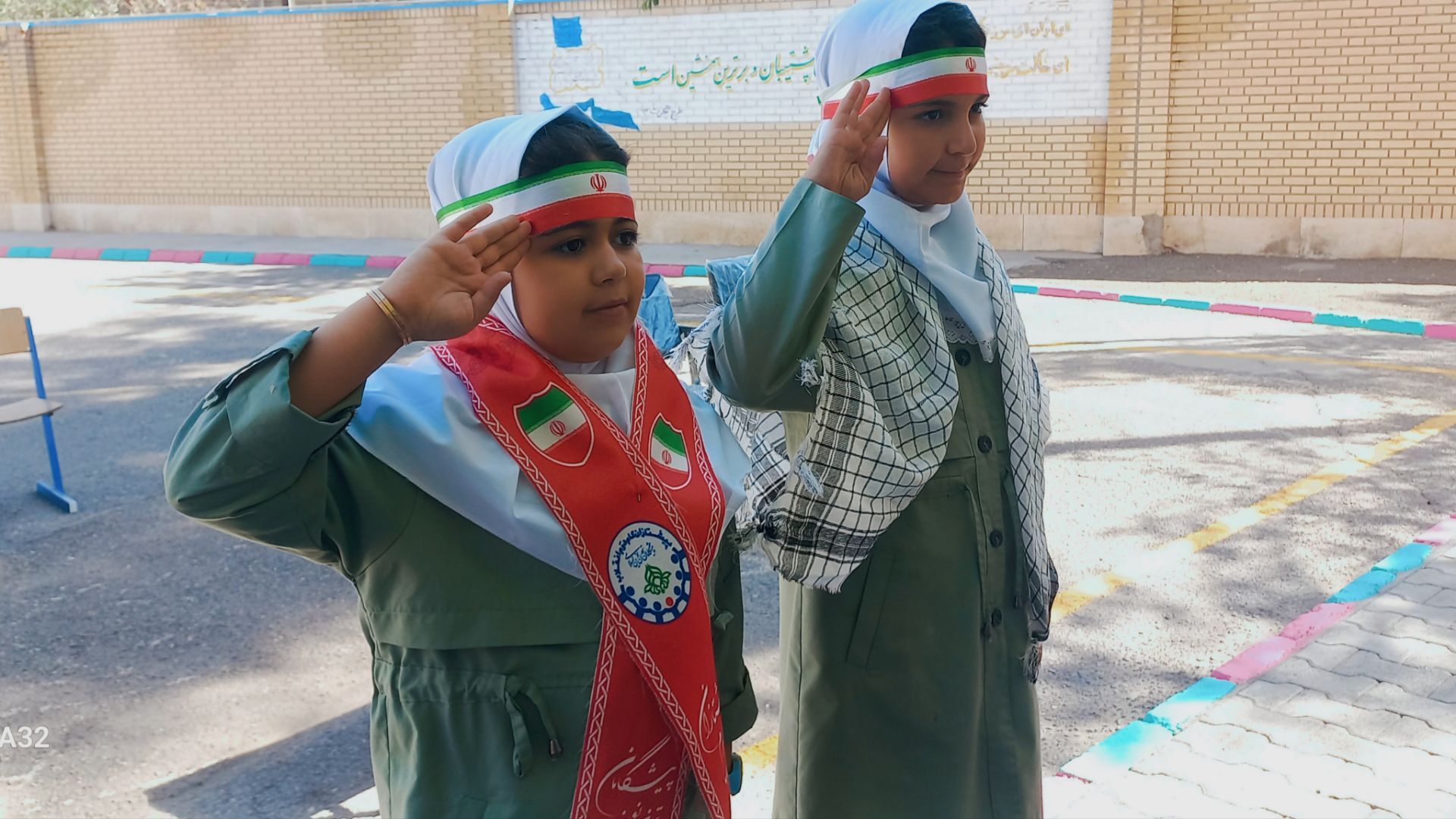 شور و شوق کودکانه‌ی شکوفه‌ها در مهربان