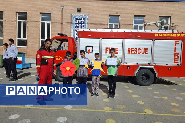 آموزش نکات ایمنی آتش‌نشانی در آموزشگاه معارف ۶