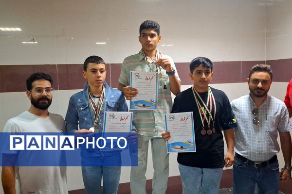 مراسم تقدیر از دانش‌آموزان مقام‌آور در مسابقات شنا در شیراز 