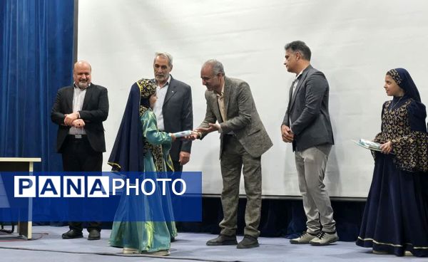 برگزاری دومین دوره مسابقات شعرخوانی دانش‌آموزی در بافق