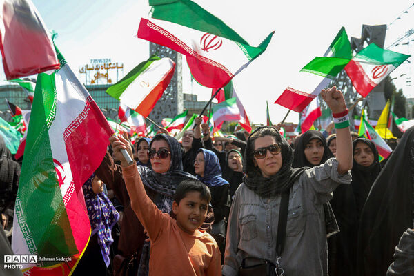 رزمایش دختران «جان‌فدای ایران»
