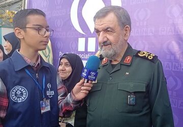 ۱۳ آبان نماد ایستادگی ملت ایران در برابر دشمنان انقلاب است