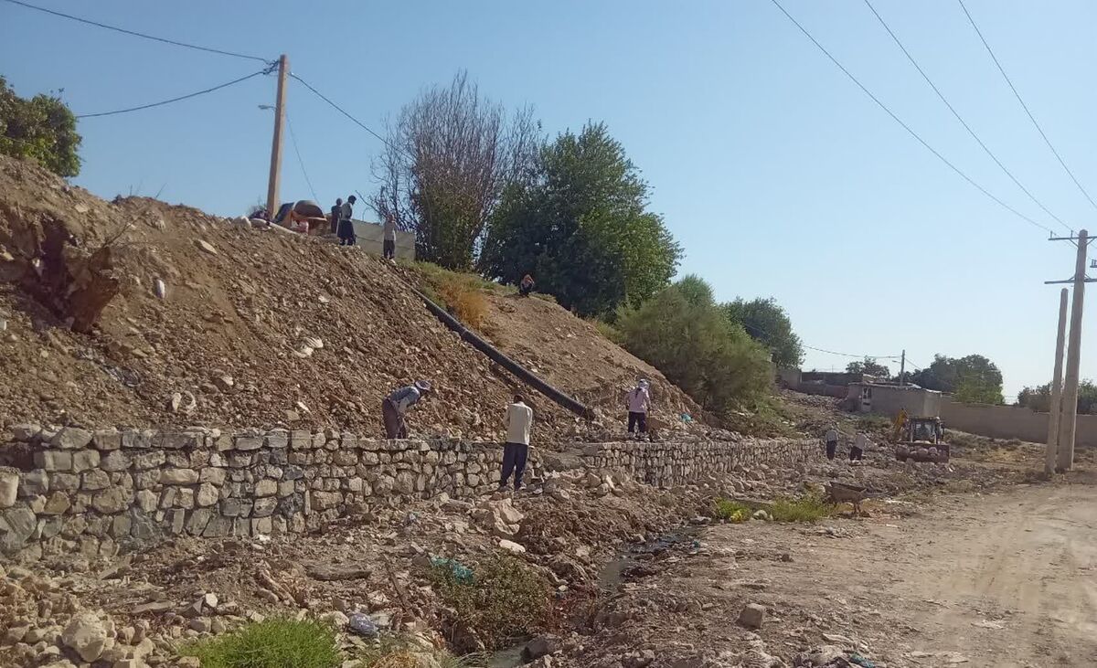 روند اجرایی دیواره حائل خیابان ساحلی ده محسن با پیشرفت قابل توجه ادامه دارد