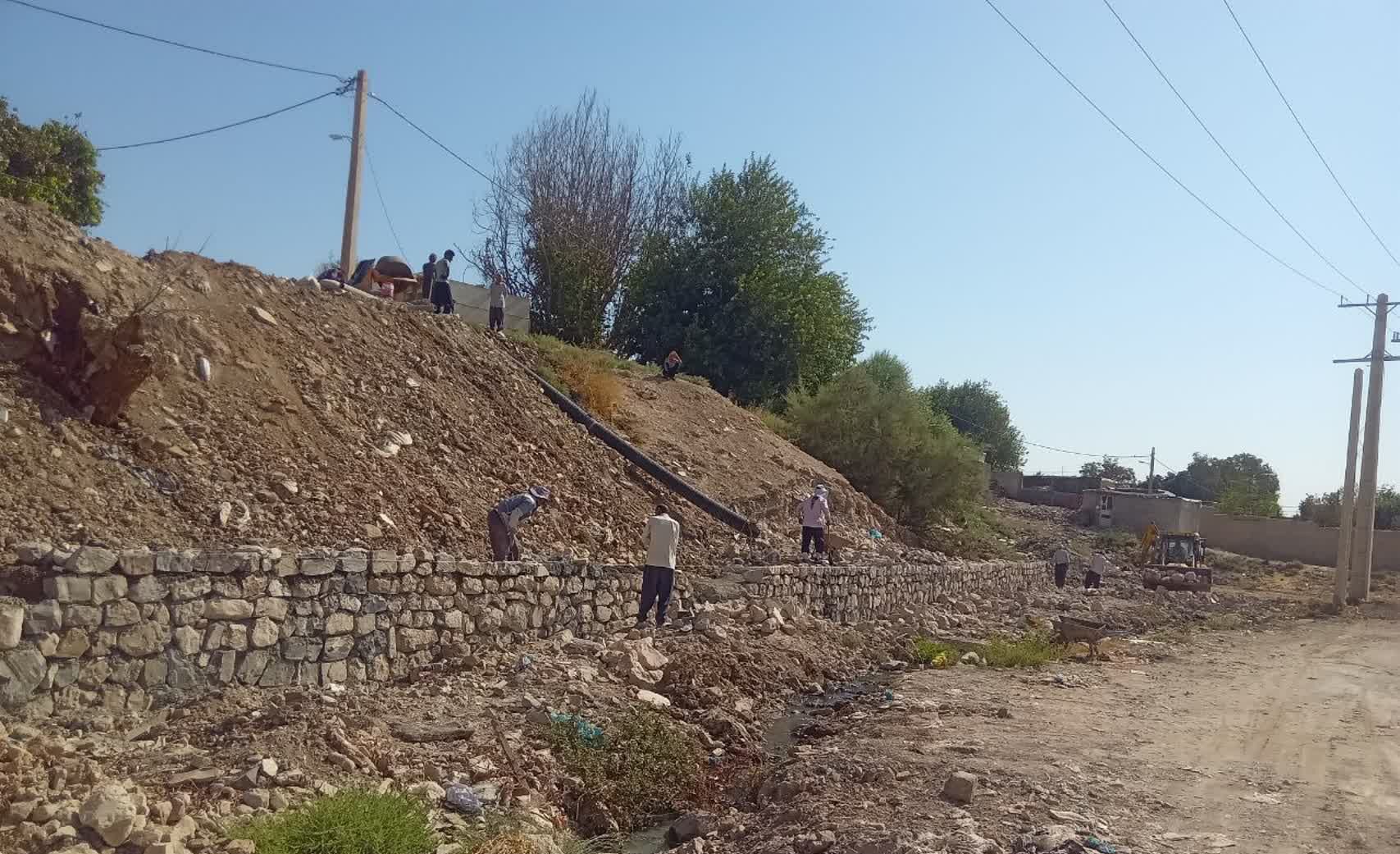 روند اجرایی دیواره حائل خیابان ساحلی ده محسن با پیشرفت قابل توجه ادامه دارد