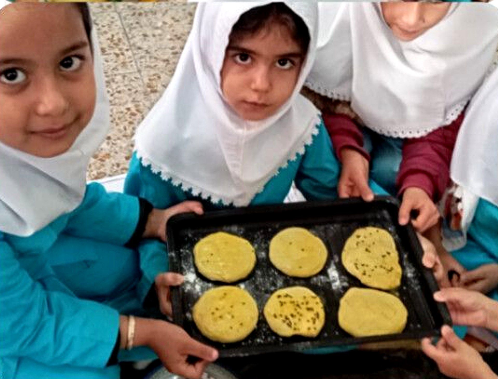 بوی نانِ تازه در کلاس پیچید