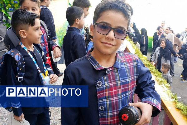 حضور پرشور کلاس اولی‌ها در جشن شکوفه های ناحیه دو شهرری 