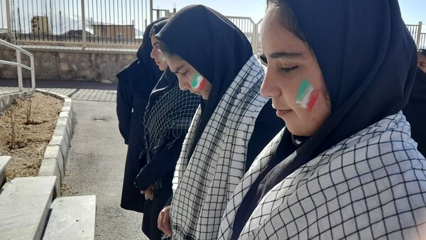 زنگ انقلاب در مدرسه فاروق منصور عباسی شهرستان اردل