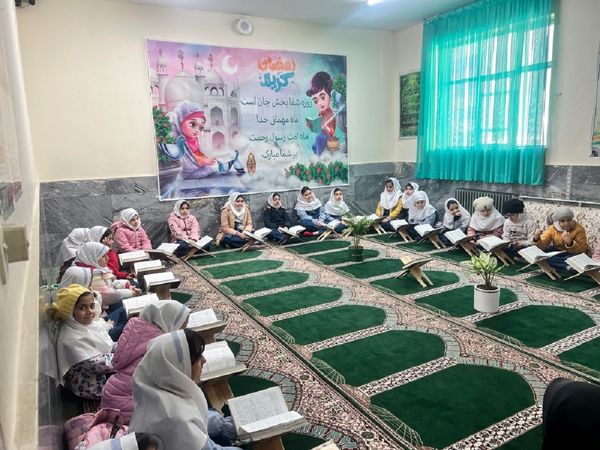 برگزاری ختم قرآن معلمان دبستان المهدی ناحیه 2 کرج به مناسبت سالگرد شهادت شهیدجمهور آیت‌الله رئیسی 