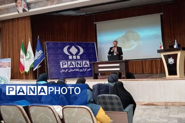 دوره مقدماتی آموزش خبرنگاری ویژه دختران در کانون اندیشه،