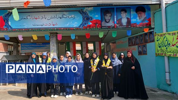 قدم‌های کوچک برخاک بزرگ