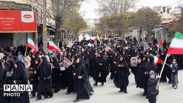 چهل روز تنهایی پس از شهادت امام انقلاب؛ مردم اسدآباد همچنان در صحنه