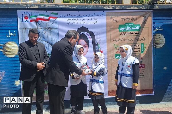 غرس نهال در مدارس ناحیه دو شهرری به یاد شهدای جنگ رمضان
