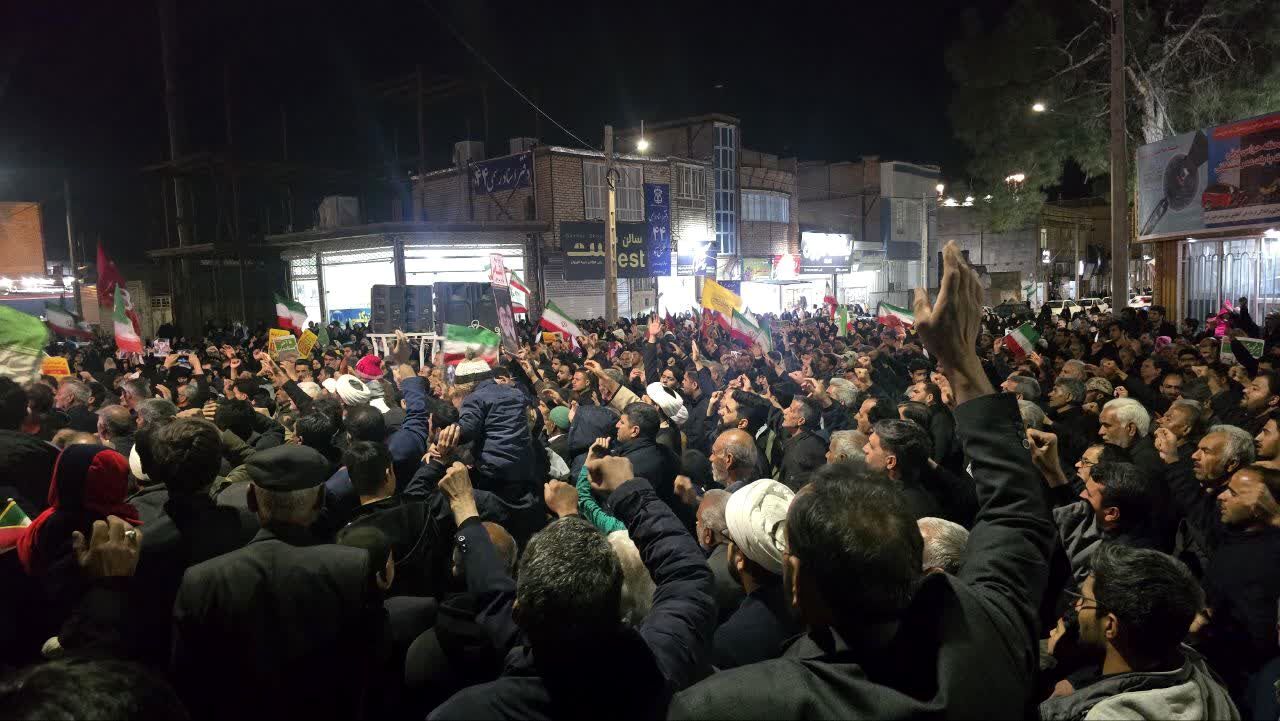 میدان مرکزی خلیل‌آباد‌ مملو از عاشقان انقلاب
