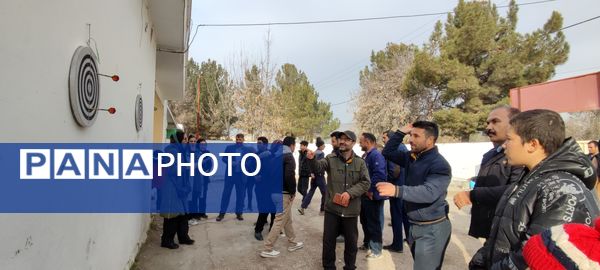 مسابقات دارت پدر و دختری به مناسبت روز پدر در دبیرستان شهید اسدالله شجاعی